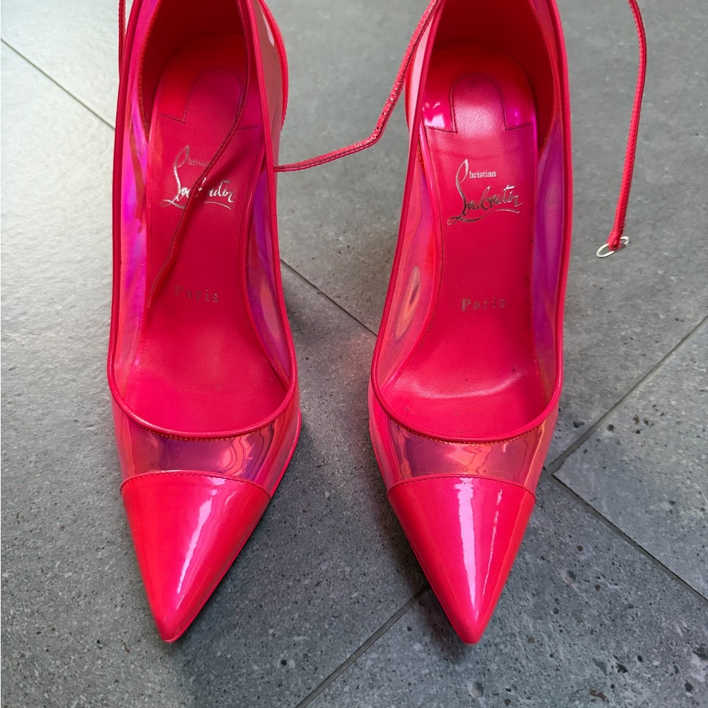 Christian Louboutin Debout Condorapik 100 Hot
Pink Vinyl Patent Leather Pump 39